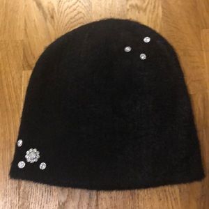 Karl Lagerfeld Paris 💯 % nylon very warm hat.